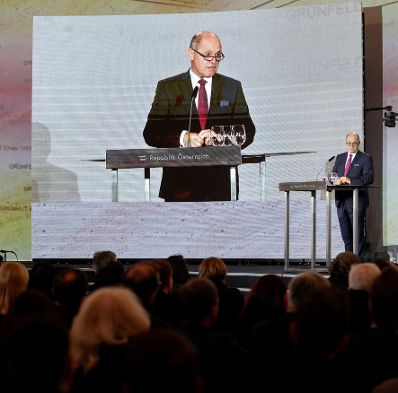 Am 9. November 2021 nahm Bundeskanzler Alexander Schallenberg an der Einweihung der Shoah-Namensmauer im Ostarrichipark teil. Im Bild Parlamentspr&auml;sident Wolfgang Sobotka.