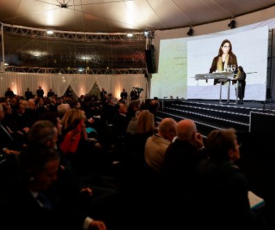 Am 9. November 2021 nahm Bundeskanzler Alexander Schallenberg an der Einweihung der Shoah-Namensmauer im Ostarrichipark teil. Im Bild Stadtr&auml;tin Veronica Kaup-Hasler.