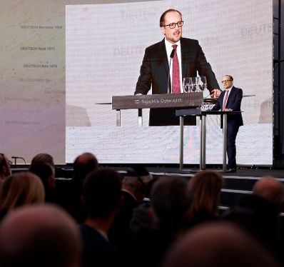Am 9. November 2021 nahm Bundeskanzler Alexander Schallenberg an der Einweihung der Shoah-Namensmauer im Ostarrichipark teil. Im Bild bei der Festansprache.