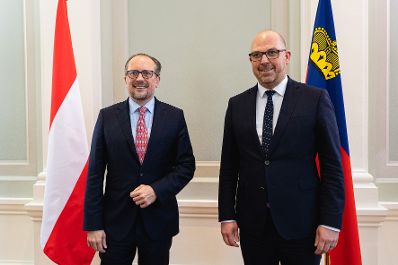 Am 11. November 2021 reiste Bundeskanzler Alexander Schallenberg (l.) zu einem Arbeitsbesuch nach Liechtenstein. Im Bild mit dem Regierungschef des F&uuml;rstentums Liechtenstein Daniel Risch (r.).