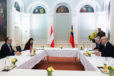 Am 11. November 2021 reiste Bundeskanzler Alexander Schallenberg (l.) zu einem Arbeitsbesuch nach Liechtenstein. Im Bild mit dem Regierungschef des F&uuml;rstentums Liechtenstein Daniel Risch (r.).