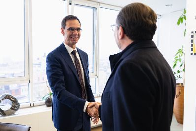Am 11. November 2021 traf Bundeskanzler Alexander Schallenberg (r.) im Rahmen seines Bundesl&auml;ndertags in Vorarlberg den Landeshauptmann Markus Wallner (l.).