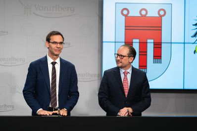 Am 11. November 2021 traf Bundeskanzler Alexander Schallenberg (r.) im Rahmen seines Bundesl&auml;ndertags in Vorarlberg den Landeshauptmann Markus Wallner (l.).