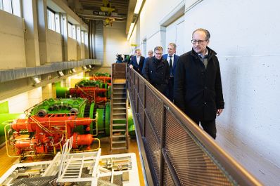 Am 12. November 2021 besuchte Bundeskanzler Alexander Schallenberg (r.) im Rahmen seines Bundesl&auml;ndertags in Tirol die TIWAG-Tiroler Wasserkraft AG. Im Bild mit Landeshauptmann G&uuml;nther Platter (l.).