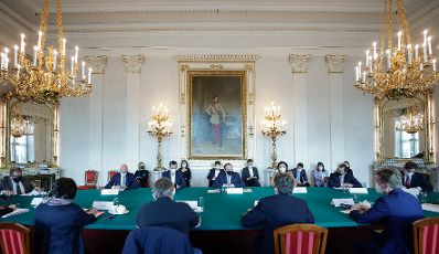 Am 18. November 2021 fand ein treffen zwischen Mitgliedern der Bundesregierung und der Sozialpartner zum Thema &bdquo;Ma&szlig;nahmen im Kampf gegen Corona&ldquo; statt.