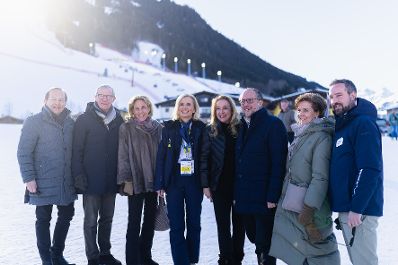 Am 4. Februar 2025 besuchte Bundeskanzler Alexander Schallenberg (3.v.r.) die Ski-Weltmeisterschaft in Saalbach.