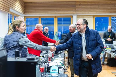 Am 4. Februar 2025 besuchte Bundeskanzler Alexander Schallenberg (r.) die Ski-Weltmeisterschaft in Saalbach.