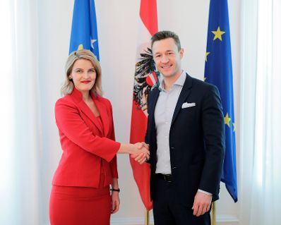 Am 29. J&auml;nner 2019 empfing Bundesminister Gernot Bl&uuml;mel (r.) die Ministerin f&uuml;r Europ&auml;ische Integration der Republik Kosovo, Dhurata Hoxha (l.) zu einem Gespr&auml;ch.