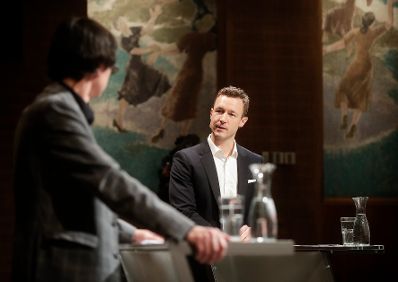 Am 30. J&auml;nner 2019 nahm Bundesminister Gernot Bl&uuml;mel (r.) an der &Ouml;1 Klartext Diskussion teil. Im Bild mit dem Moderator Klaus Webhofer (l.).