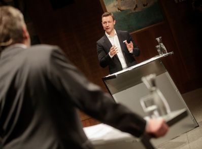 Am 30. J&auml;nner 2019 nahm Bundesminister Gernot Bl&uuml;mel (r.) an der &Ouml;1 Klartext Diskussion teil. Im Bild mit dem Stadtrat Peter Hacker (l.).