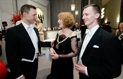 Am 28. Februar 2019 besuchte Bundesminister Gernot Bl&uuml;mel (l.) den Wiener Opernball.