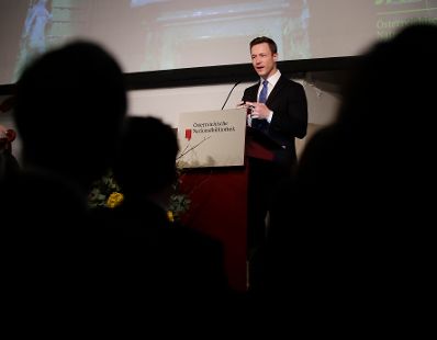 Am 25. J&auml;nner 2018 er&ouml;ffnete Bundesminister Gernot Bl&uuml;mel (im Bild) die Ausstellung "Schatzkammer des Wissens. 650 Jahre &Ouml;sterreichische Nationalbibliothek".