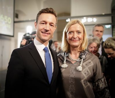 Am 25. J&auml;nner 2018 er&ouml;ffnete Bundesminister Gernot Bl&uuml;mel (l.) die Ausstellung "Schatzkammer des Wissens. 650 Jahre &Ouml;sterreichische Nationalbibliothek". Im Bild mit Johanna Rachinger (r.), Generaldirektorin der &Ouml;sterreichischen Nationalbibliothek.