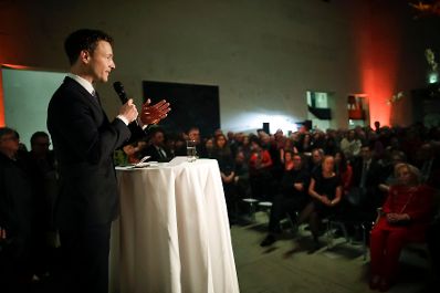 Am 15. Februar 2018 er&ouml;ffnete Bundesminister Gernot Bl&uuml;mel (im Bild) die Ausstellung &bdquo;WOW! The Heidi Horten Collection&ldquo; im Leopold Museum.