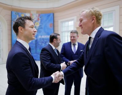 Am 1. M&auml;rz 2018 er&ouml;ffnete Bundesminister Gernot Bl&uuml;mel (l.) die Ausstellung &quot;Martha Jungwirth&quot; in der Albertina. Im Bild mit dem Gesch&auml;ftsf&uuml;hrer der Albertina Klaus Albrecht Schr&ouml;der (r.).