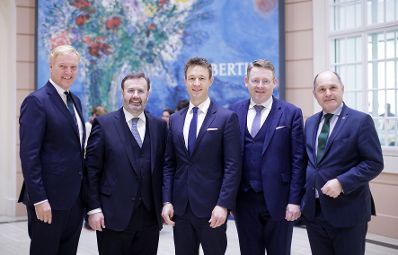 Am 1. M&auml;rz 2018 er&ouml;ffnete Bundesminister Gernot Bl&uuml;mel die Ausstellung &quot;Martha Jungwirth&quot; in der Albertina.