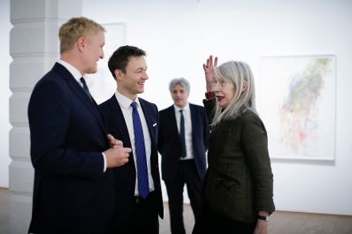 Am 1. M&auml;rz 2018 er&ouml;ffnete Bundesminister Gernot Bl&uuml;mel (m.) die Ausstellung &quot;Martha Jungwirth&quot; in der Albertina. Im Bild mit der K&uuml;nstlerin Martha Jungwirth (r.) und dem Gesch&auml;ftsf&uuml;hrer der Albertina Klaus Albrecht Schr&ouml;der (l.).