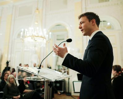 Am 1. M&auml;rz 2018 er&ouml;ffnete Bundesminister Gernot Bl&uuml;mel (im Bild) die Ausstellung &quot;Martha Jungwirth&quot; in der Albertina.