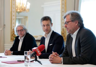 Am 4. Juni 2018 nahm Bundesminister Gernot Bl&uuml;mel (m.) am Treffen von Vertretern der &ouml;sterreichischen Film- und TV-Wirtschaft im Rahmen der Budgetzusage des &Ouml;sterreichischen Rundfunks teil. Im Bild mit dem ORF-Generaldirektor Alexander Wrabetz (r.) und dem Produzenten Danny Krausz (l.).