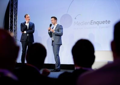 Am 7. Juni 2018 nahm Bundesminister Gernot Bl&uuml;mel (r.) am medienpolitischen Diskurs &quot;MedienEnquete&quot; teil. Im Bild mit dem Pr&auml;sidenten des Bundesverbands Deutscher Zeitungsverleger Mathias D&ouml;pfner (l.).