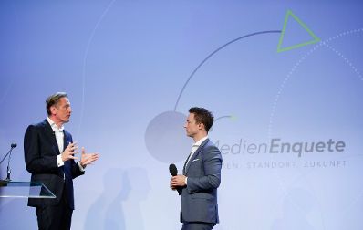 Am 7. Juni 2018 nahm Bundesminister Gernot Bl&uuml;mel (r.) am medienpolitischen Diskurs &quot;MedienEnquete&quot; teil. Im Bild mit dem Pr&auml;sidenten des Bundesverbands Deutscher Zeitungsverleger Mathias D&ouml;pfner (l.).