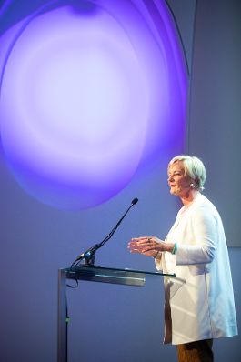 Am 8. Juni 2018 setzte Bundesminister Gernot Bl&uuml;mel seine Teilnahme am medienpolitischen Diskurs &quot;MedienEnquete&quot; fort. Im Bild die Verwaltungsr&auml;tin Ingrid Deltenre.