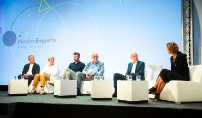 Am 8. Juni 2018 setzte Bundesminister Gernot Bl&uuml;mel seine Teilnahme am medienpolitischen Diskurs &quot;MedienEnquete&quot; fort.