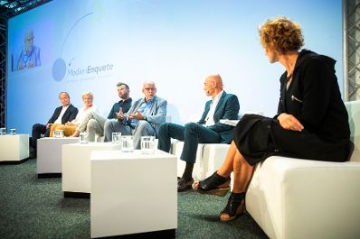 Am 8. Juni 2018 setzte Bundesminister Gernot Bl&uuml;mel seine Teilnahme am medienpolitischen Diskurs &quot;MedienEnquete&quot; fort.