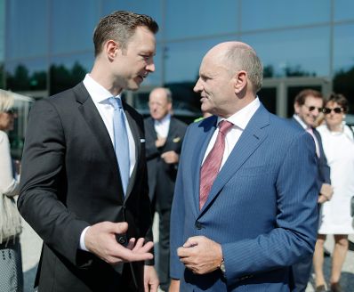 Am 18. Juli 2018 reiste Bundesminister Gernot Bl&uuml;mel (l.) anl&auml;sslich der Er&ouml;ffnung der Bregenzer Festspiele nach Bregenz.