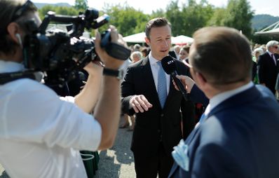 Am 18. Juli 2018 reiste Bundesminister Gernot Bl&uuml;mel (m.) anl&auml;sslich der Er&ouml;ffnung der Bregenzer Festspiele nach Bregenz.