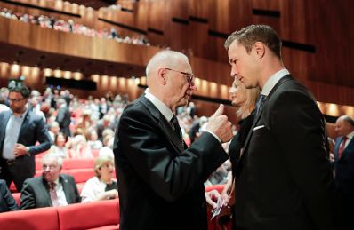 Am 18. Juli 2018 reiste Bundesminister Gernot Bl&uuml;mel (r.) anl&auml;sslich der Er&ouml;ffnung der Bregenzer Festspiele nach Bregenz.