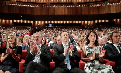Am 18. Juli 2018 reiste Bundesminister Gernot Bl&uuml;mel (m.) anl&auml;sslich der Er&ouml;ffnung der Bregenzer Festspiele nach Bregenz.
