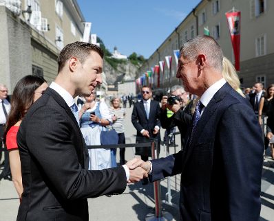Am 27. Juli 2018 setzte Bundesminister Gernot Bl&uuml;mel (l.) seine Reise nach Salzburg anl&auml;sslich der Er&ouml;ffnung der Salzburger Festspiele fort. Im Bild mit dem Ministerpr&auml;sidenten der Tschechischen Republik Andrej Babi&scaron; (r.).
