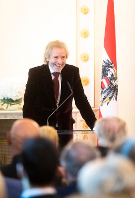 Am 10. September 2018 &uuml;berreichte Bundesminister Gernot Bl&uuml;mel das Gro&szlig;e Ehrenzeichen f&uuml;r Verdienste um die Republik &Ouml;sterreich an Karl Spiehs. Im Bild der Laudator Thomas Gottschalk.