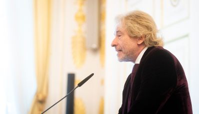 Am 10. September 2018 &uuml;berreichte Bundesminister Gernot Bl&uuml;mel das Gro&szlig;e Ehrenzeichen f&uuml;r Verdienste um die Republik &Ouml;sterreich an Karl Spiehs. Im Bild der Laudator Thomas Gottschalk.