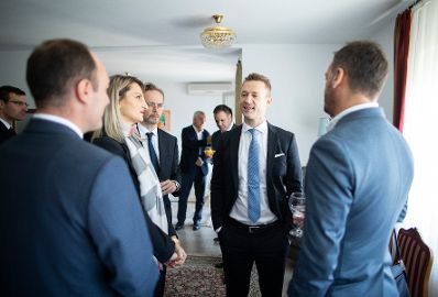 Am 27. September 2018 reiste Bundesminister Gernot Bl&uuml;mel (2.v.r.) in den Kosovo. Im Bild beim Treffen mit &ouml;sterreichischen Wirtschaftstreibenden.