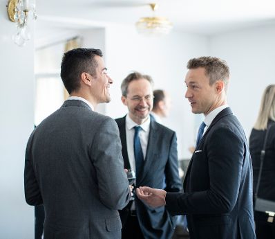 Am 27. September 2018 reiste Bundesminister Gernot Bl&uuml;mel (r.) in den Kosovo. Im Bild beim Treffen mit &ouml;sterreichischen Wirtschaftstreibenden.
