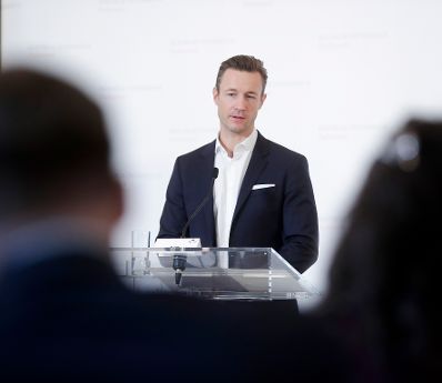 Am 24. Oktober 2018 lud Bundesminister Gernot Bl&uuml;mel (im Bild) gemeinsam mit der Direktorin des Hauses der Geschichte, Monika Sommer und Nationalratspr&auml;sident Wolfgang Sobotka zur Pressekonferenz &quot;Haus der Geschichte &Ouml;sterreich - Aktuelles, Ausblick und Zukunft&quot;.