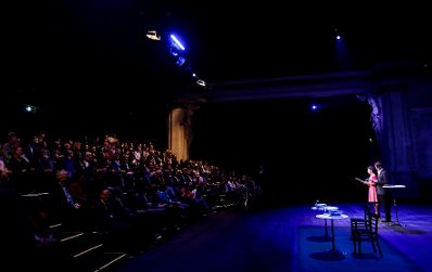 Am 5. November 2018 verlieh Bundesminister Gernot Bl&uuml;mel den &quot;&Ouml;sterreichischen Buchpreis 2018&quot; an Daniel Wisser.