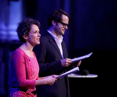 Am 5. November 2018 verlieh Bundesminister Gernot Bl&uuml;mel den &quot;&Ouml;sterreichischen Buchpreis 2018&quot; an Daniel Wisser. Im Bild die Moderatorin Dorothee Hartinger (l.) und der Moderator Philipp Hau&szlig; (r.).