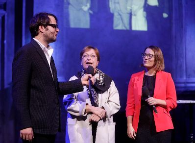 Am 5. November 2018 verlieh Bundesminister Gernot Bl&uuml;mel den &quot;&Ouml;sterreichischen Buchpreis 2018&quot; an Daniel Wisser. Im Bild der Moderator Philipp Hau&szlig; (l.).