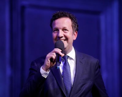 Am 5. November 2018 verlieh Bundesminister Gernot Bl&uuml;mel den &quot;&Ouml;sterreichischen Buchpreis 2018&quot; an Daniel Wisser.