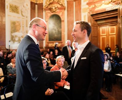 Am 6. November 2018 &uuml;berreichte Bundesminister Gernot Bl&uuml;mel (r.) gemeinsam mit EU-Kommissar Tibor Navracsics (l.) die Europ&auml;ischen Literaturpreise 2018.