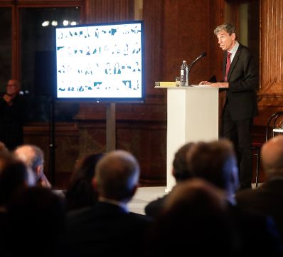 Am 6. November 2018 &uuml;berreichte Bundesminister Gernot Bl&uuml;mel gemeinsam mit EU-Kommissar Tibor Navracsics die Europ&auml;ischen Literaturpreise 2018. Im Bild Moderator Michael Freund.