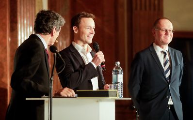 Am 6. November 2018 &uuml;berreichte Bundesminister Gernot Bl&uuml;mel (m.) gemeinsam mit EU-Kommissar Tibor Navracsics (r.) die Europ&auml;ischen Literaturpreise 2018. Im Bild Moderator Michael Freund (l.).