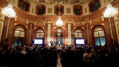 Am 6. November 2018 &uuml;berreichte Bundesminister Gernot Bl&uuml;mel gemeinsam mit EU-Kommissar Tibor Navracsics die Europ&auml;ischen Literaturpreise 2018.