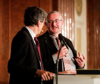 Am 6. November 2018 &uuml;berreichte Bundesminister Gernot Bl&uuml;mel gemeinsam mit EU-Kommissar Tibor Navracsics die Europ&auml;ischen Literaturpreise 2018. Im Bild Moderator Michael Freund (l.) mit dem Pr&auml;sident des Verlegerverbandes Rudy Vanschoonbeek (r.).
