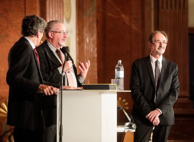 Am 6. November 2018 &uuml;berreichte Bundesminister Gernot Bl&uuml;mel gemeinsam mit EU-Kommissar Tibor Navracsics die Europ&auml;ischen Literaturpreise 2018. Im Bild Moderator Michael Freund (l.) mit dem Pr&auml;sident des Verlegerverbandes Rudy Vanschoonbeek (m.) und dem Pr&auml;sidenten des Europ&auml;ischen Buchhandels Jean-Lud Treutenaere (r.).