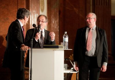 Am 6. November 2018 &uuml;berreichte Bundesminister Gernot Bl&uuml;mel gemeinsam mit EU-Kommissar Tibor Navracsics die Europ&auml;ischen Literaturpreise 2018. Im Bild Moderator Michael Freund (l.) mit dem Pr&auml;sident des Verlegerverbandes Rudy Vanschoonbeek (r.) und dem Pr&auml;sidenten des Europ&auml;ischen Buchhandels Jean-Lud Treutenaere (m.).