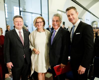 Am 10. November 2018 nahm Bundesminister Gernot Bl&uuml;mel (r.) am Festakt anl&auml;sslich der Er&ouml;ffnung des Hauses der Geschichte teil. Im Bild mit Bundespr&auml;sident a.D. Heinz Fischer (2.v.r.), der Landeshauptfrau Nieder&ouml;sterreichs Johanna Mikl-Leitner (2.v.l.) und dem B&uuml;rgermeister von Wien Michael Ludwig (l.).